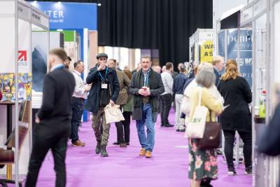 FCE26 people in aisle